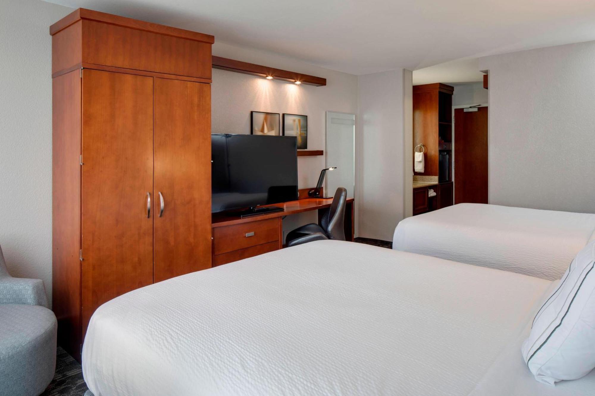Hotel Courtyard By Marriott Boston Logan Airport Exterior foto