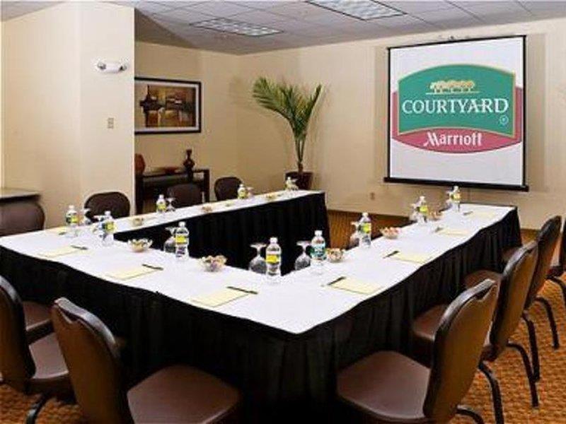Hotel Courtyard By Marriott Boston Logan Airport Exterior foto