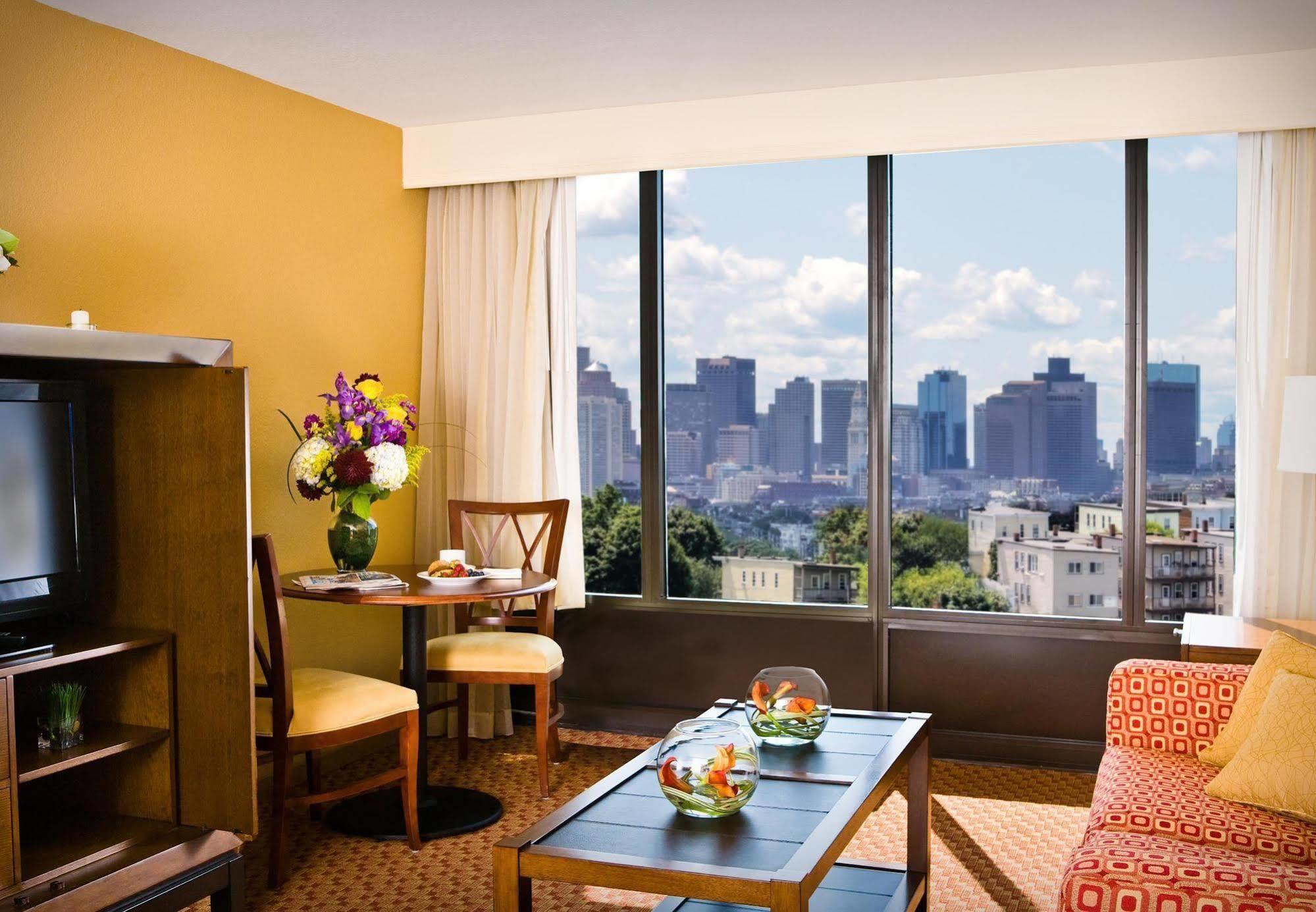 Hotel Courtyard By Marriott Boston Logan Airport Exterior foto
