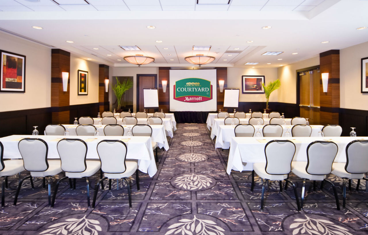 Hotel Courtyard By Marriott Boston Logan Airport Exterior foto